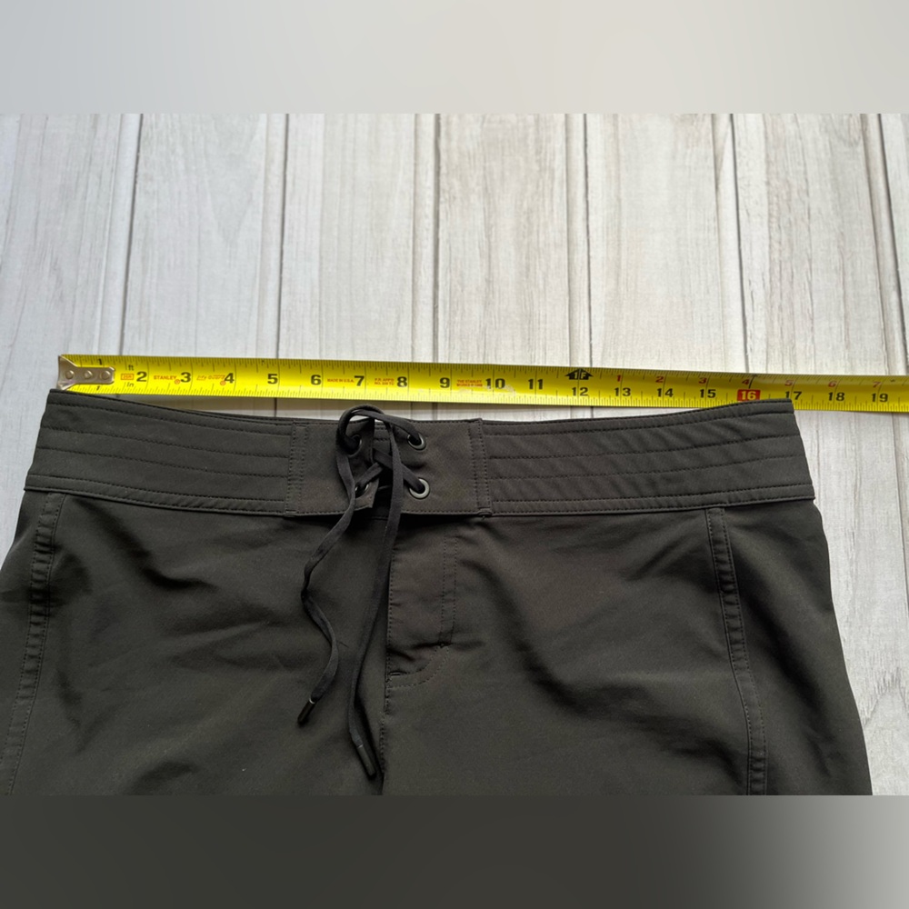 Women’s Athleta black board swim active pull on short. Size 8 - Picture 16 of 16